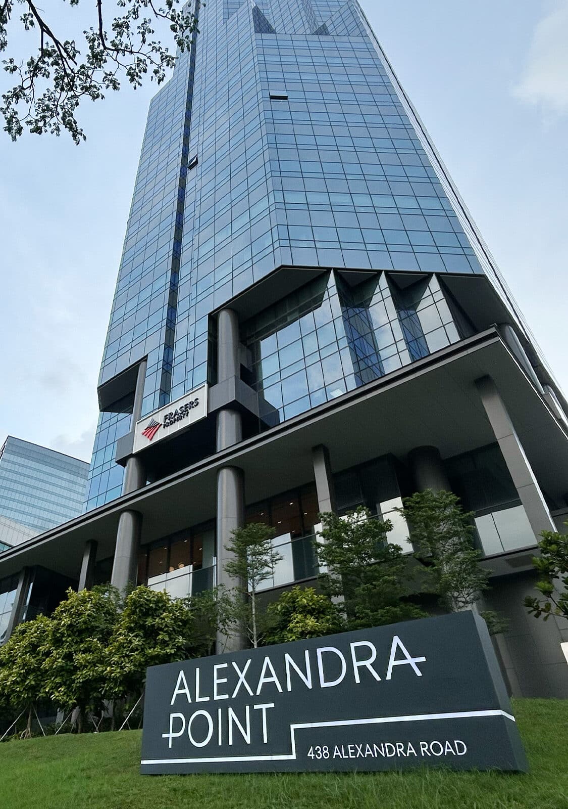 Thiết Kế Hệ Thống Nhận Diện Thương Hiệu Mượt Mà Cho Môi Trường Làm Việc Tiên Phong