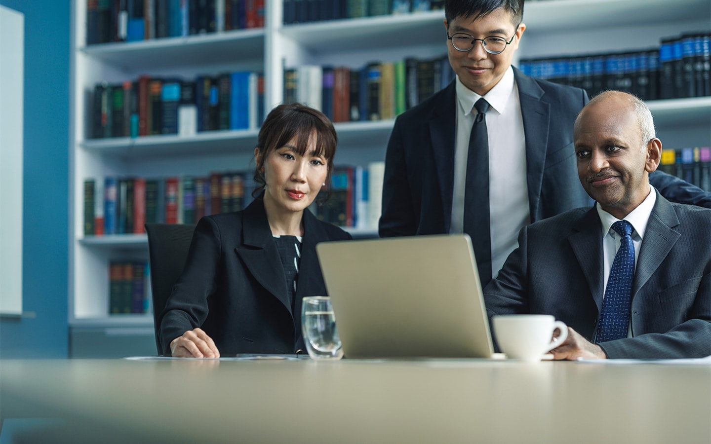 Kiến Tạo Bộ Nhận Diện Kỷ Niệm Tôn Vinh Di Sản Và Giá Trị Cốt Lõi